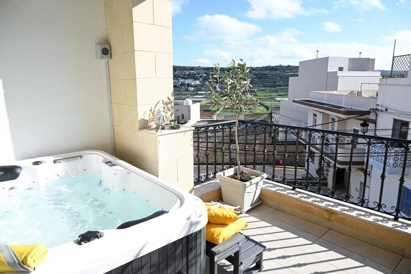 Fl 1 Ta'Lonza Luxury With Hot Tub By Homely Mellieħa Esterno foto