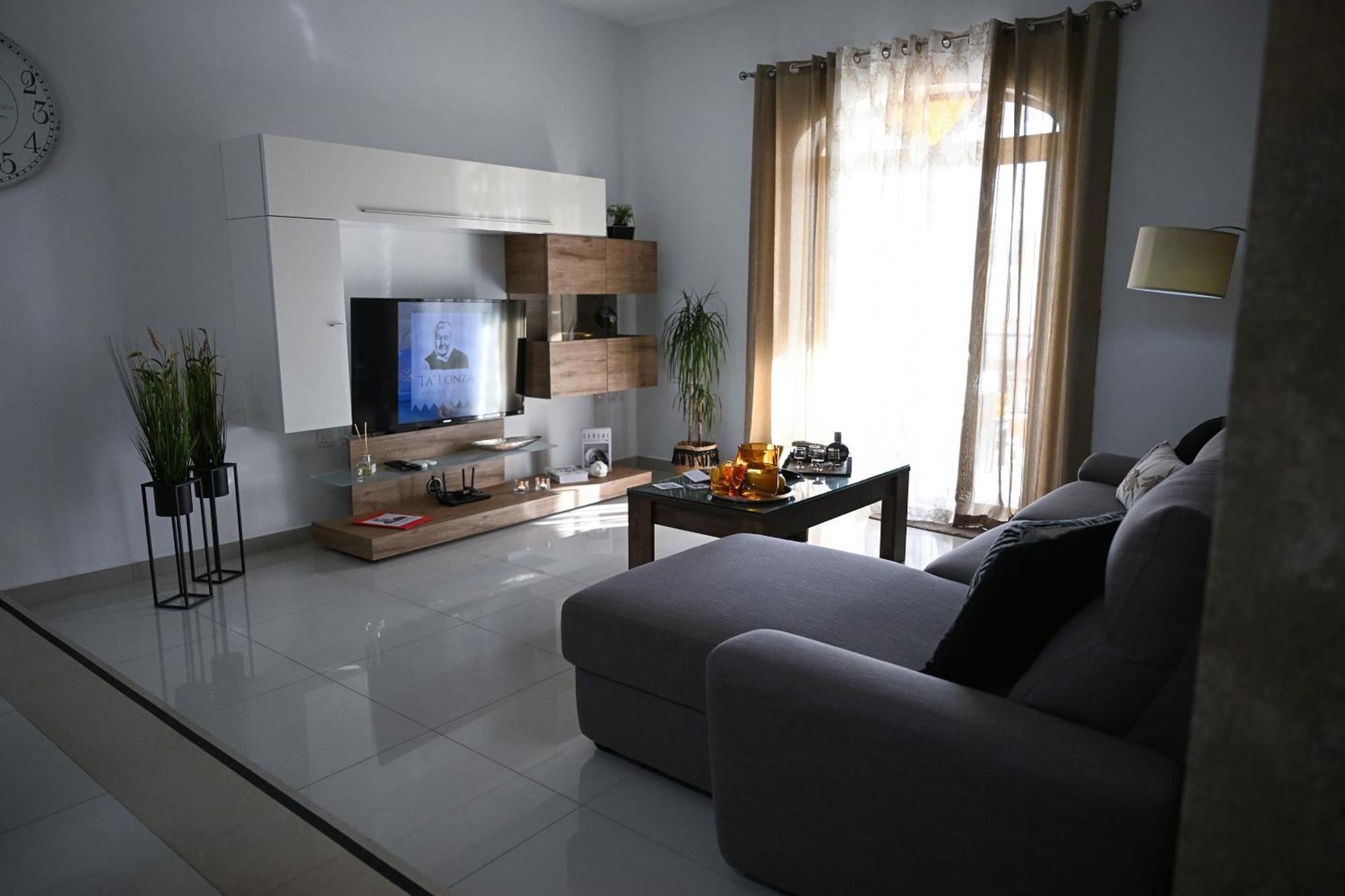 Fl 1 Ta'Lonza Luxury With Hot Tub By Homely Mellieħa Esterno foto