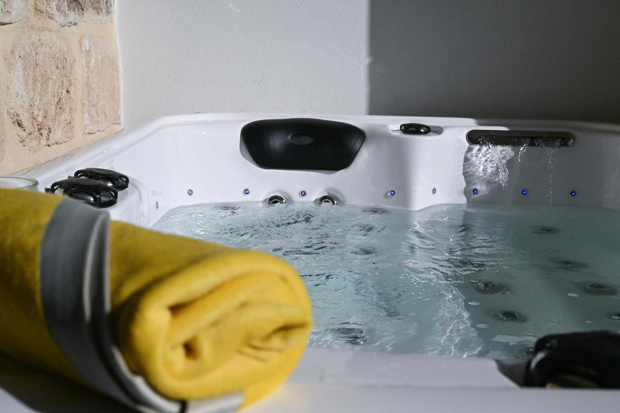 Fl 1 Ta'Lonza Luxury With Hot Tub By Homely Mellieħa Esterno foto