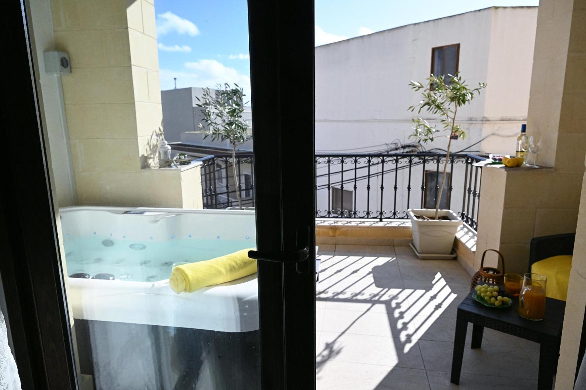 Fl 1 Ta'Lonza Luxury With Hot Tub By Homely Mellieħa Esterno foto